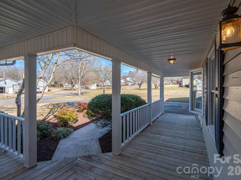 2596 Prince Drive, Lincolnton, NC 28092.  MLS# CAR4344636, YatesRealty ID 12604. 