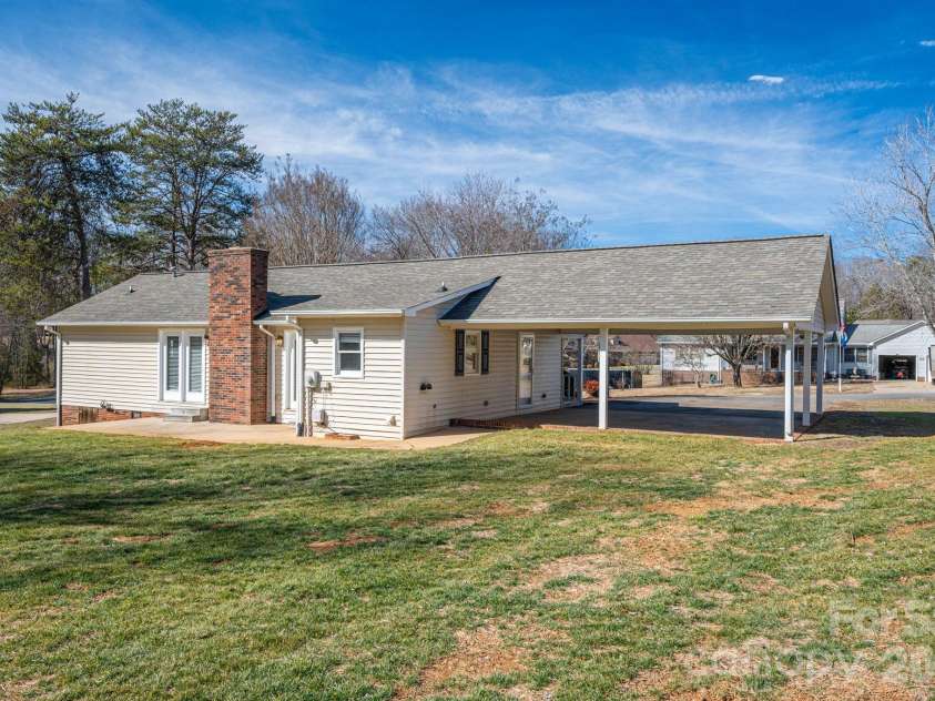 2596 Prince Drive, Lincolnton, NC 28092.  MLS# CAR4344636, YatesRealty ID 12604. 