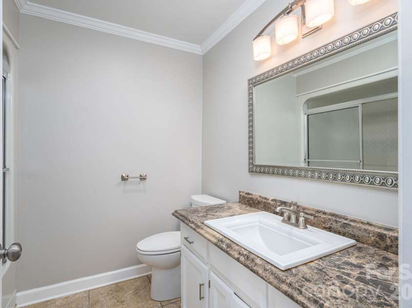 2596 Prince Drive, Lincolnton, NC 28092.  MLS# CAR4344636, YatesRealty ID 12604. HALLWAY BATH