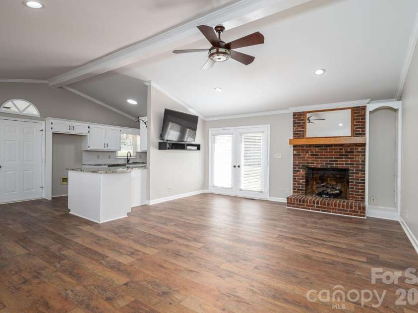 2596 Prince Drive, Lincolnton, NC 28092.  MLS# CAR4344636, YatesRealty ID 12604. LIVING ROOM