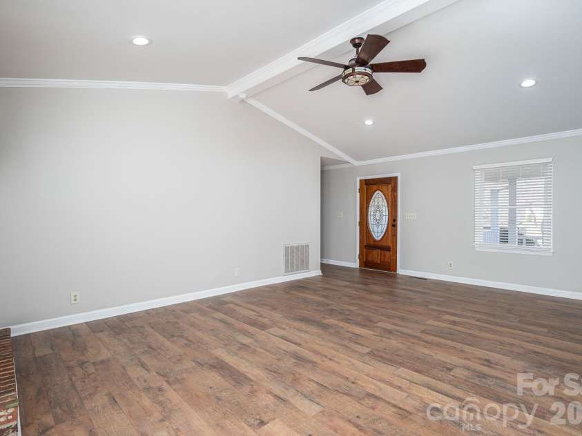 2596 Prince Drive, Lincolnton, NC 28092.  MLS# CAR4344636, YatesRealty ID 12604. LIVING ROOM