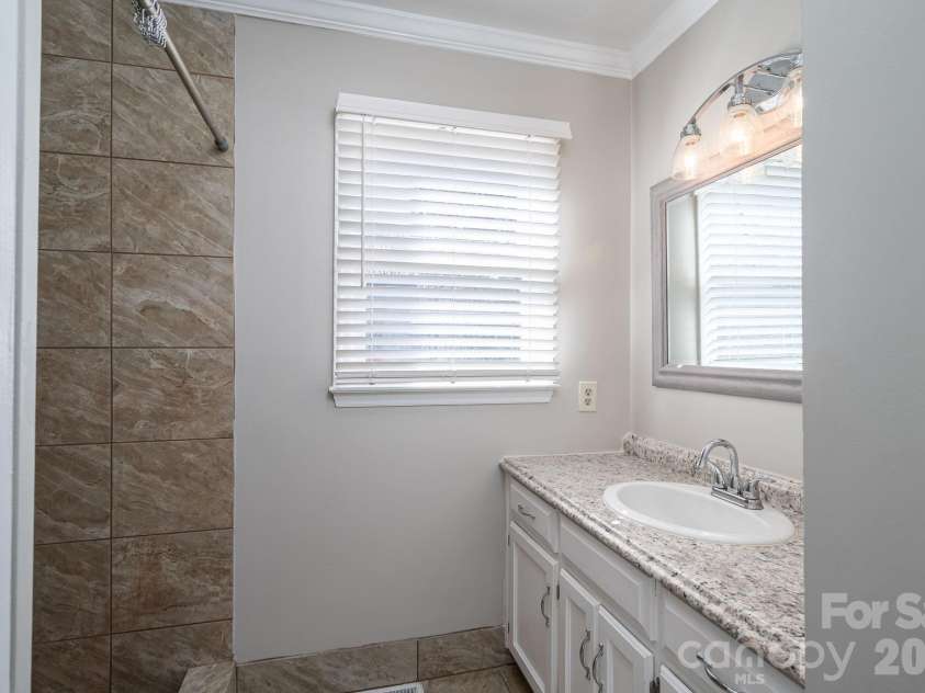 2596 Prince Drive, Lincolnton, NC 28092.  MLS# CAR4344636, YatesRealty ID 12604. PRIMARY EN-SUITE BATH