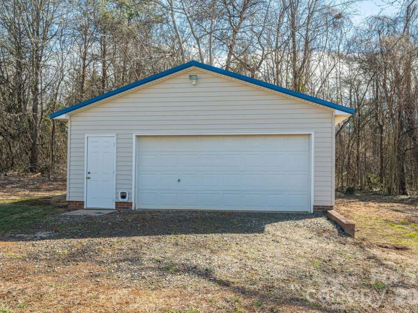 2596 Prince Drive, Lincolnton, NC 28092.  MLS# CAR4344636, YatesRealty ID 12604. WORKSHOP/GARAGE