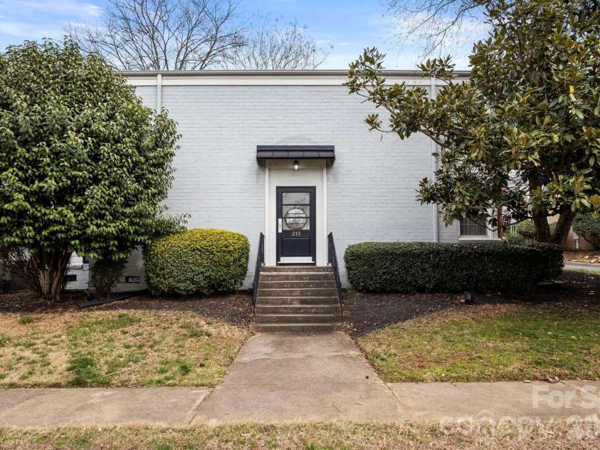 212 Wakefield Drive, Charlotte, NC 28209.  MLS# CAR4406232, YatesRealty ID 12605. 