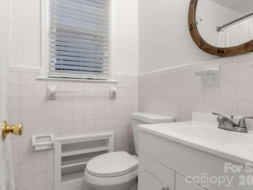 212 Wakefield Drive, Charlotte, NC 28209.  MLS# CAR4406232, YatesRealty ID 12605. 