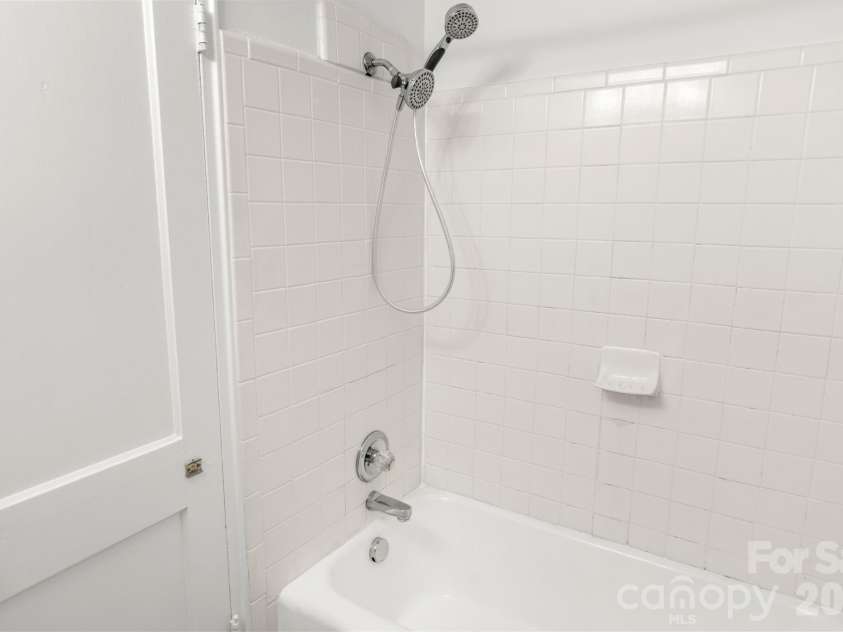 212 Wakefield Drive, Charlotte, NC 28209.  MLS# CAR4406232, YatesRealty ID 12605. 