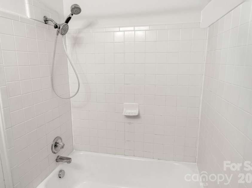 212 Wakefield Drive, Charlotte, NC 28209.  MLS# CAR4406232, YatesRealty ID 12605. 