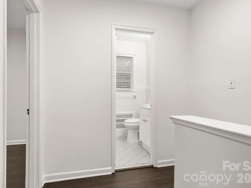 212 Wakefield Drive, Charlotte, NC 28209.  MLS# CAR4406232, YatesRealty ID 12605. Updated Bathroom