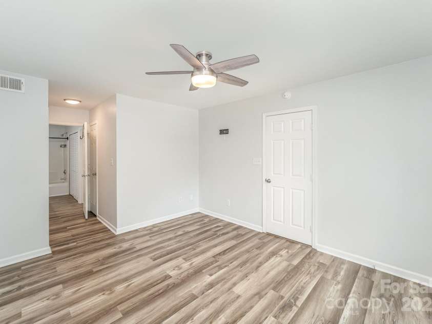 7718 Petrea Lane, Charlotte, NC 28227.  MLS# CAR4252292, YatesRealty ID 12605. 
