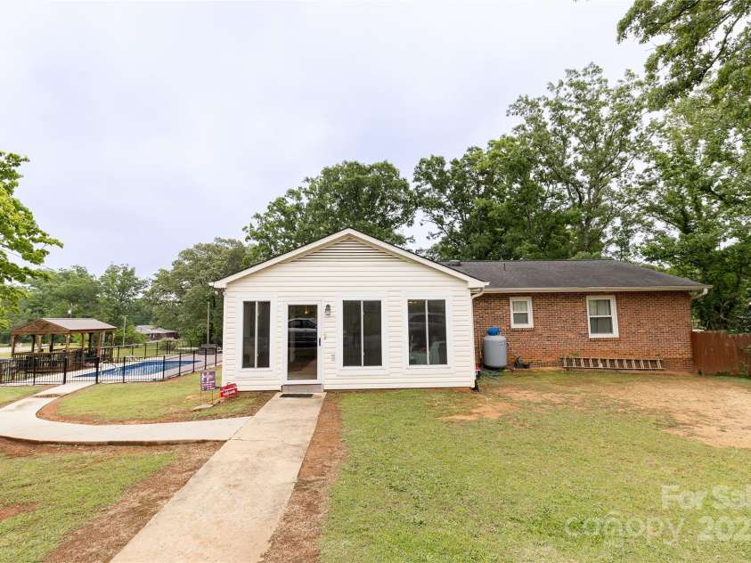 1352 Cherokee Street, Blacksburg, SC 29702.  MLS# CAR4257799, YatesRealty ID 12606. 