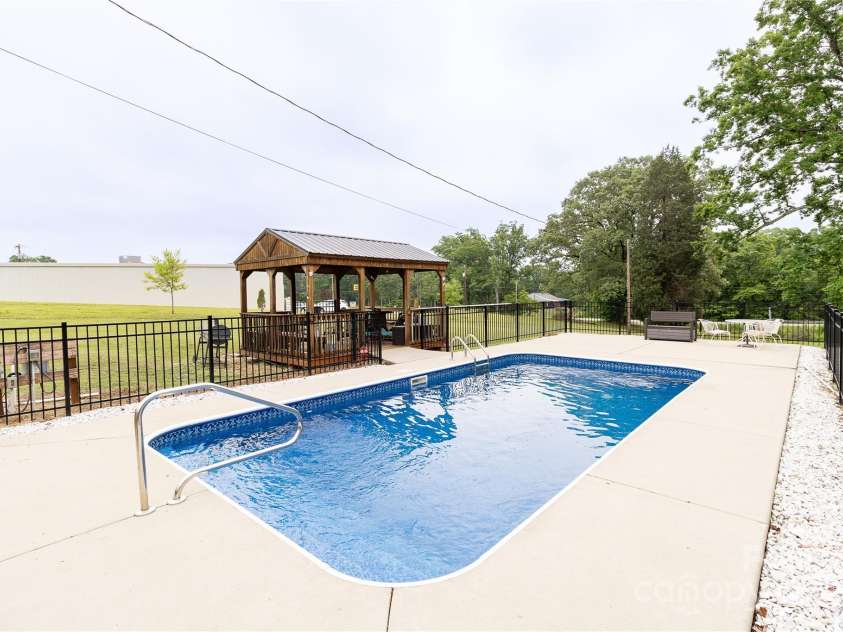 1352 Cherokee Street, Blacksburg, SC 29702.  MLS# CAR4257799, YatesRealty ID 12606. 