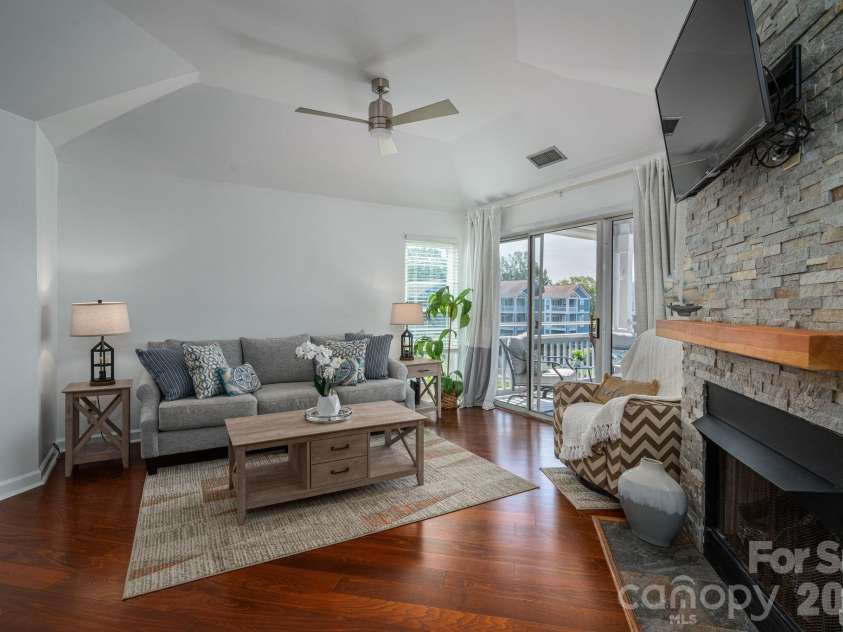 1018 Southwest Drive, Davidson, NC 28036.  MLS# CAR4352350, YatesRealty ID 12607. 