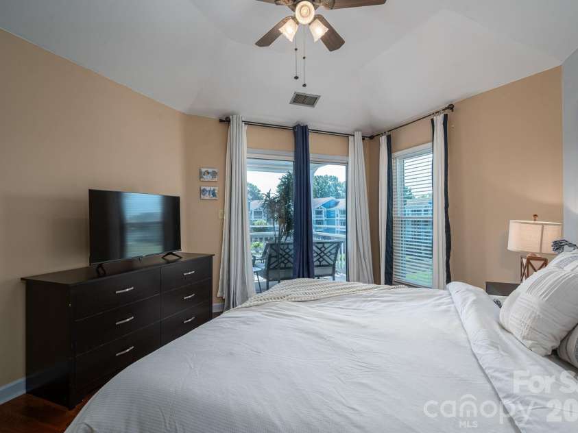 1018 Southwest Drive, Davidson, NC 28036.  MLS# CAR4352350, YatesRealty ID 12607. 
