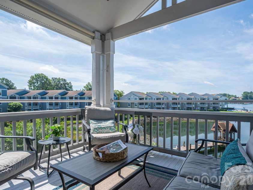 1018 Southwest Drive, Davidson, NC 28036.  MLS# CAR4352350, YatesRealty ID 12607. 