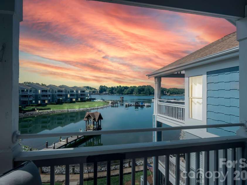 1018 Southwest Drive, Davidson, NC 28036.  MLS# CAR4352350, YatesRealty ID 12607. Hello Lake Norman