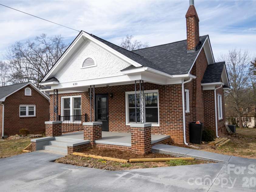 430 Green Street, Morganton, NC 28655.  MLS# CAR4346598, YatesRealty ID 12608. 