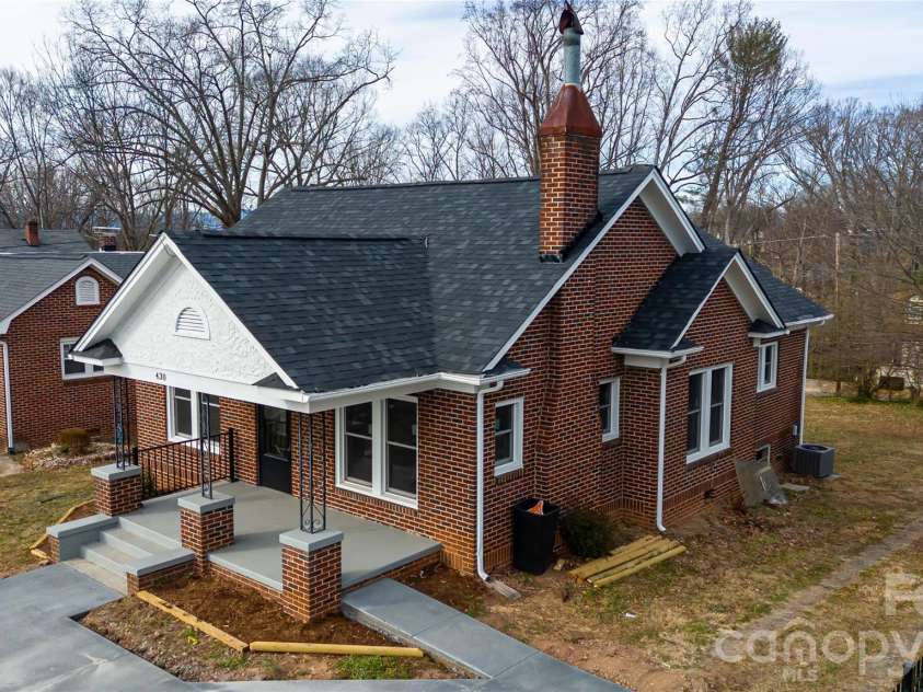 430 Green Street, Morganton, NC 28655.  MLS# CAR4346598, YatesRealty ID 12608. 
