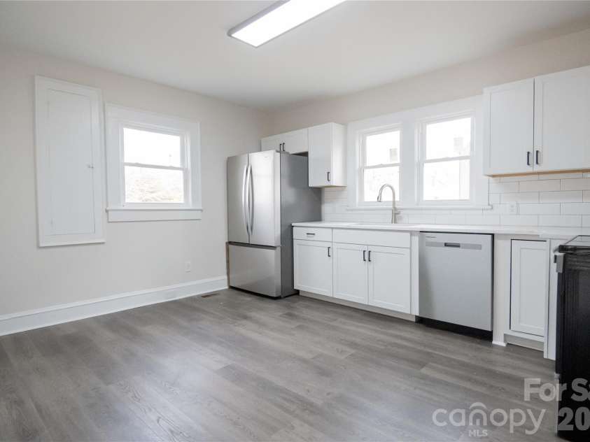 430 Green Street, Morganton, NC 28655.  MLS# CAR4346598, YatesRealty ID 12608. 