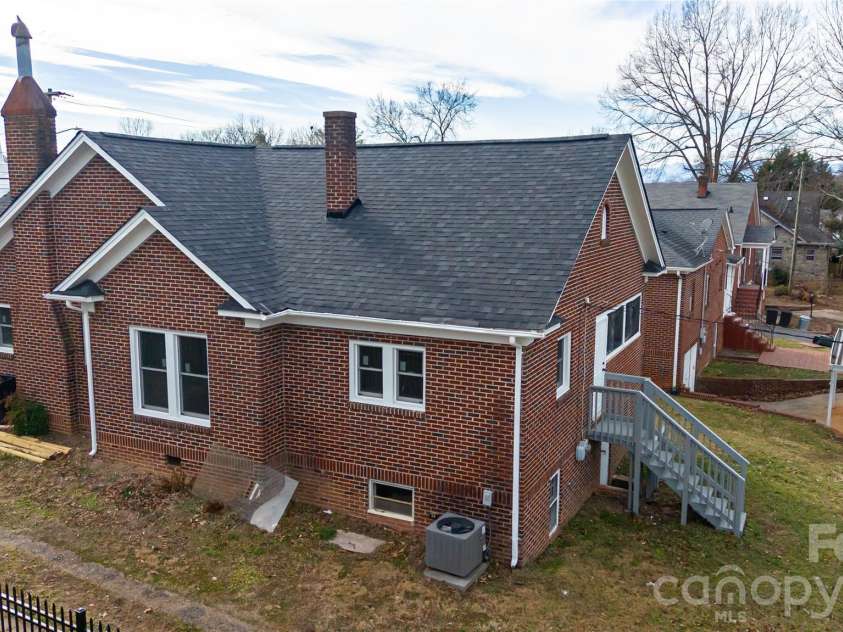 430 Green Street, Morganton, NC 28655.  MLS# CAR4346598, YatesRealty ID 12608. 