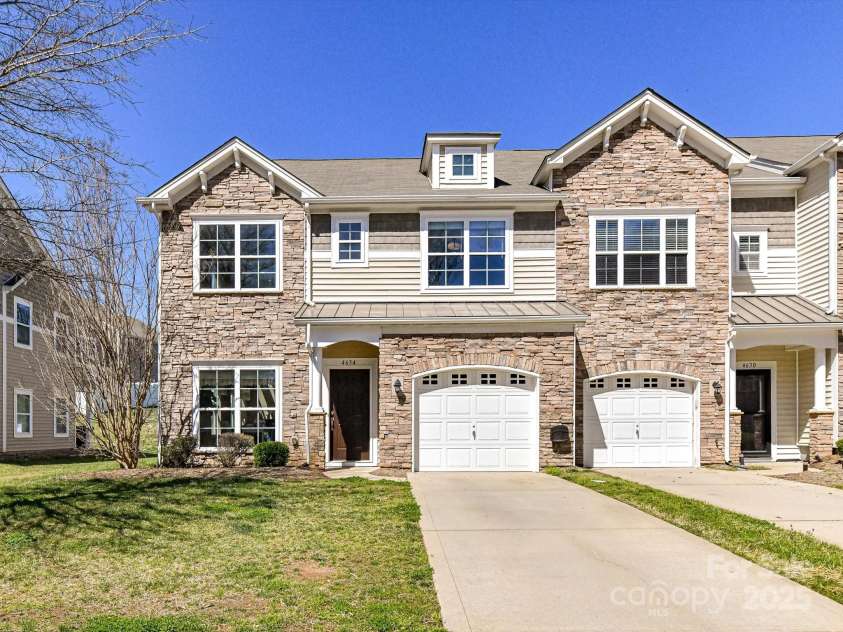 4634 Craigmoss Lane, Charlotte, NC 28278.  MLS# CAR4235541, YatesRealty ID 12608. 