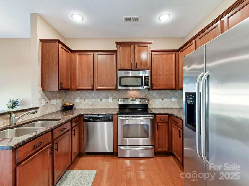 4634 Craigmoss Lane, Charlotte, NC 28278.  MLS# CAR4235541, YatesRealty ID 12608. 