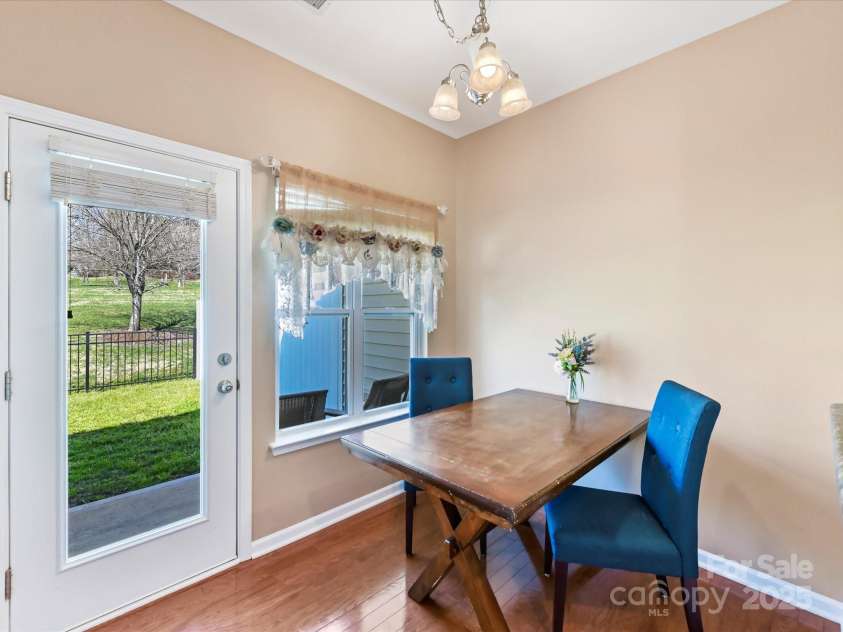 4634 Craigmoss Lane, Charlotte, NC 28278.  MLS# CAR4235541, YatesRealty ID 12608. 