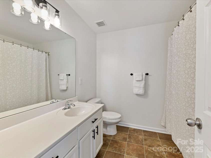 4634 Craigmoss Lane, Charlotte, NC 28278.  MLS# CAR4235541, YatesRealty ID 12608. 