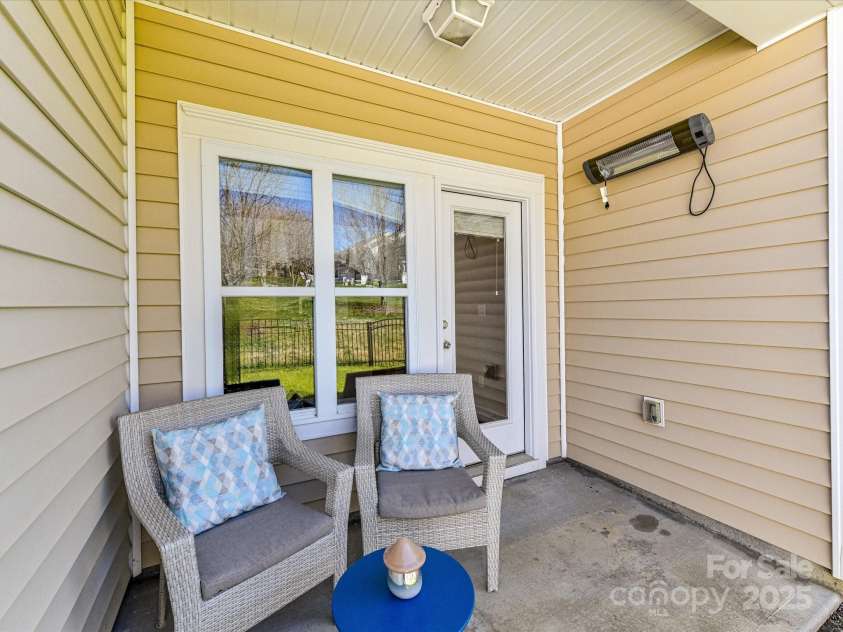 4634 Craigmoss Lane, Charlotte, NC 28278.  MLS# CAR4235541, YatesRealty ID 12608. 