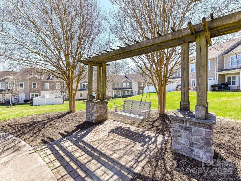 4634 Craigmoss Lane, Charlotte, NC 28278.  MLS# CAR4235541, YatesRealty ID 12608. 