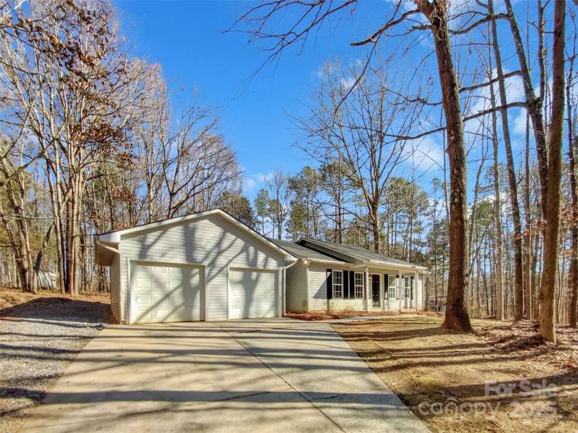 215 Creek View Road, Mooresville, NC 28117.  MLS# CAR4221977, YatesRealty ID 12610. 