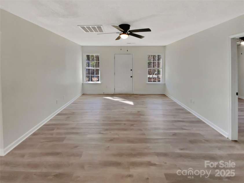 215 Creek View Road, Mooresville, NC 28117.  MLS# CAR4221977, YatesRealty ID 12610. 
