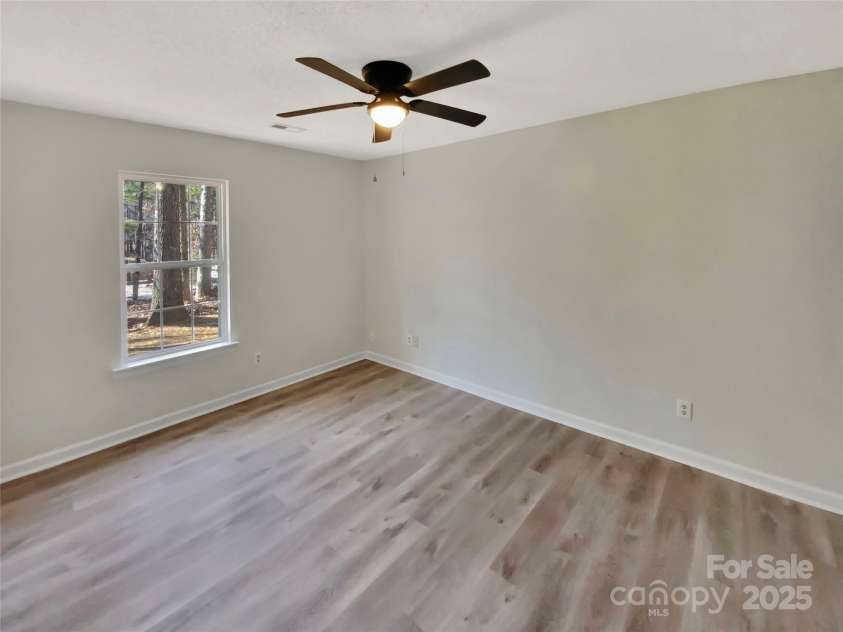 215 Creek View Road, Mooresville, NC 28117.  MLS# CAR4221977, YatesRealty ID 12610. 