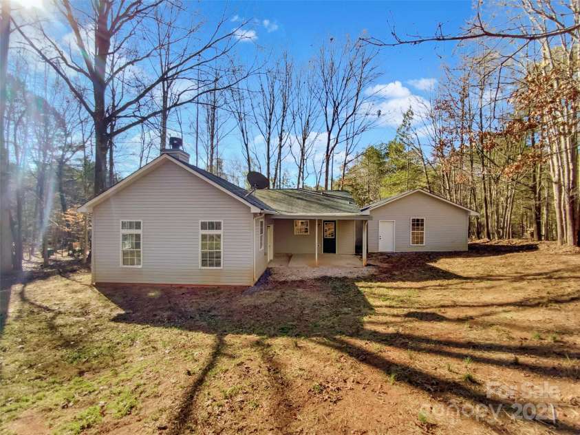 215 Creek View Road, Mooresville, NC 28117.  MLS# CAR4221977, YatesRealty ID 12610. 