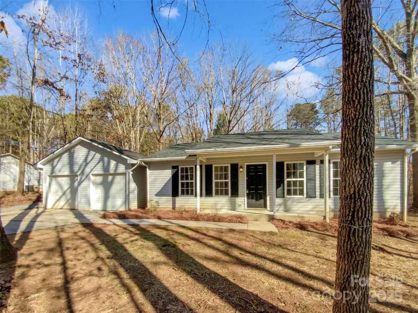 215 Creek View Road, Mooresville, NC 28117.  MLS# CAR4221977, YatesRealty ID 12610. 