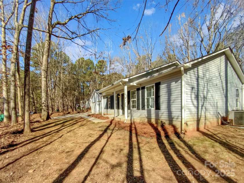 215 Creek View Road, Mooresville, NC 28117.  MLS# CAR4221977, YatesRealty ID 12610. 