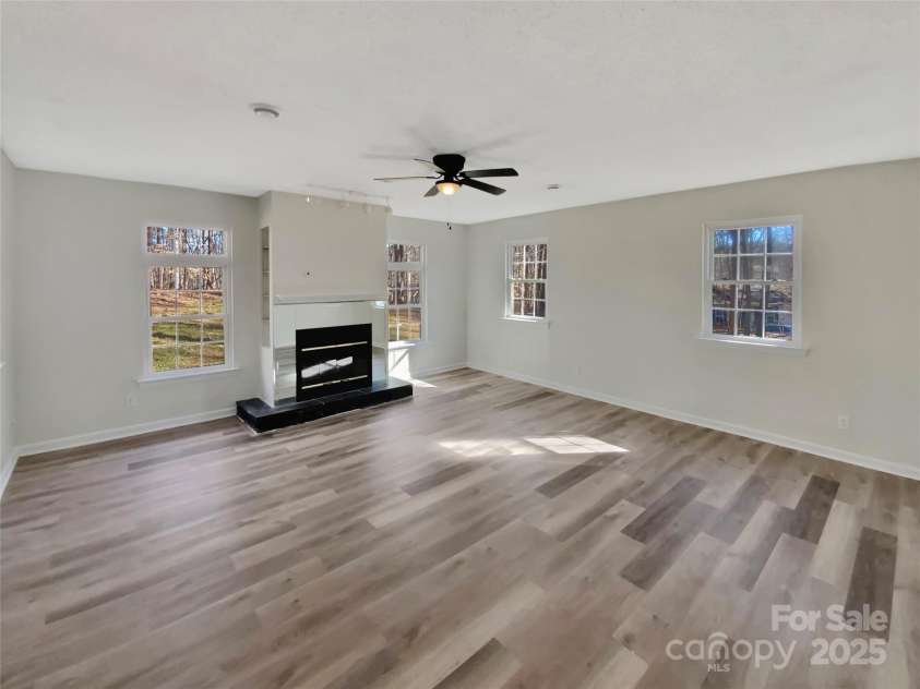 215 Creek View Road, Mooresville, NC 28117.  MLS# CAR4221977, YatesRealty ID 12610. 