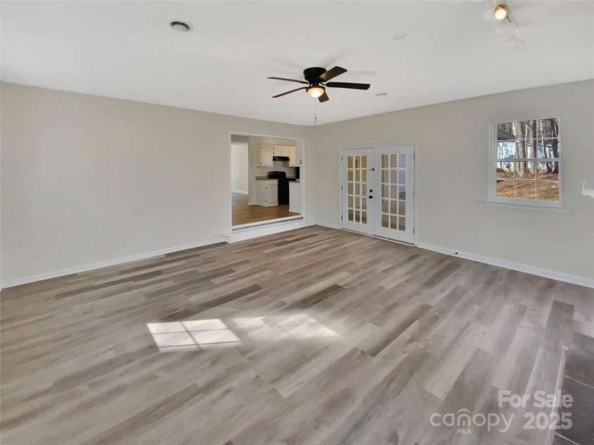 215 Creek View Road, Mooresville, NC 28117.  MLS# CAR4221977, YatesRealty ID 12610. 