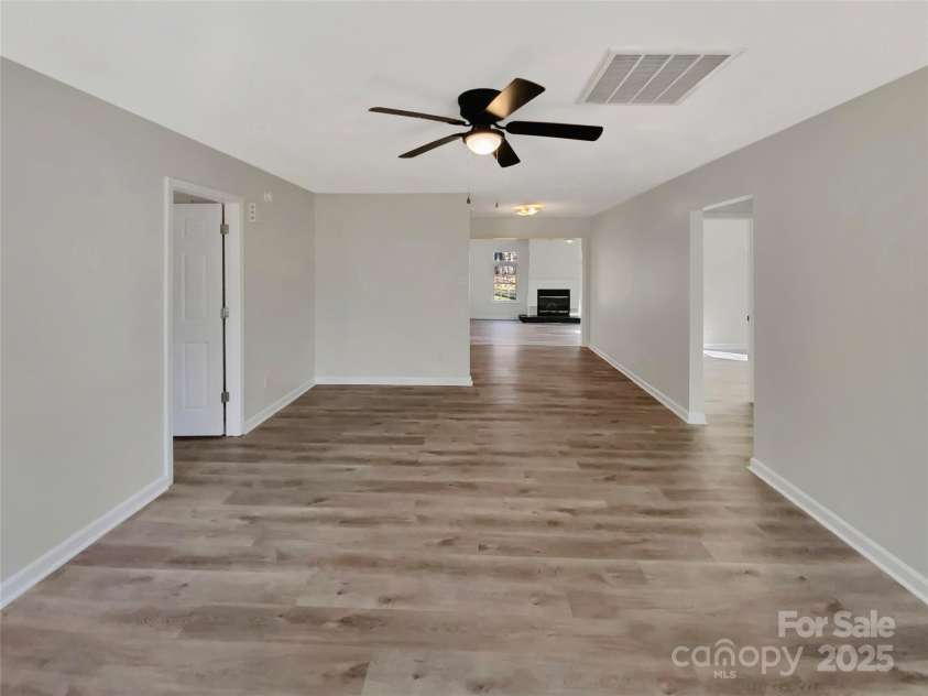 215 Creek View Road, Mooresville, NC 28117.  MLS# CAR4221977, YatesRealty ID 12610. 
