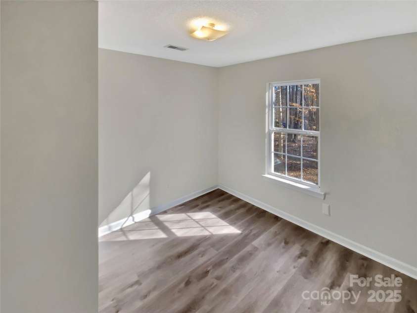 215 Creek View Road, Mooresville, NC 28117.  MLS# CAR4221977, YatesRealty ID 12610. 