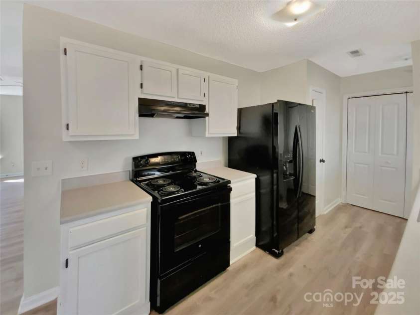 215 Creek View Road, Mooresville, NC 28117.  MLS# CAR4221977, YatesRealty ID 12610. 