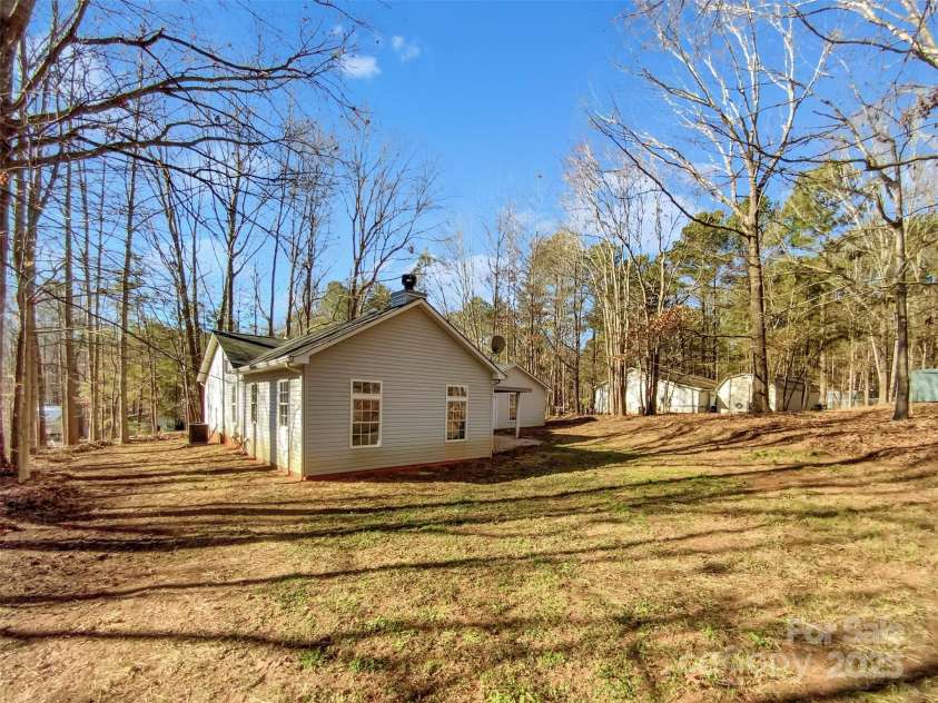 215 Creek View Road, Mooresville, NC 28117.  MLS# CAR4221977, YatesRealty ID 12610. 