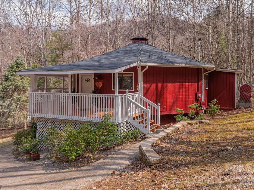 500 Apple Tree Court, Waynesville, NC 28786.  MLS# CAR4353696, YatesRealty ID 12610. 