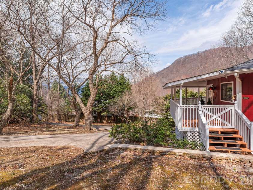 500 Apple Tree Court, Waynesville, NC 28786.  MLS# CAR4353696, YatesRealty ID 12610. 