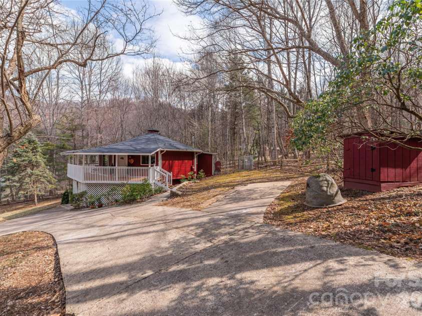 500 Apple Tree Court, Waynesville, NC 28786.  MLS# CAR4353696, YatesRealty ID 12610. 