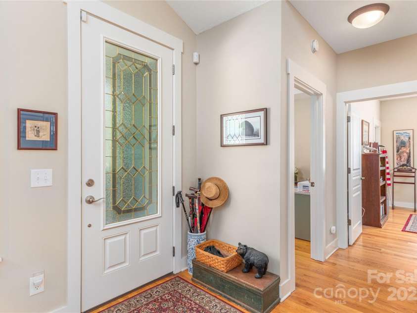 4 Silo View Court, Asheville, NC 28804.  MLS# CAR4237843, YatesRealty ID 12611. 