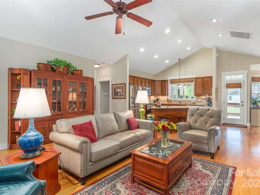 4 Silo View Court, Asheville, NC 28804.  MLS# CAR4237843, YatesRealty ID 12611. 