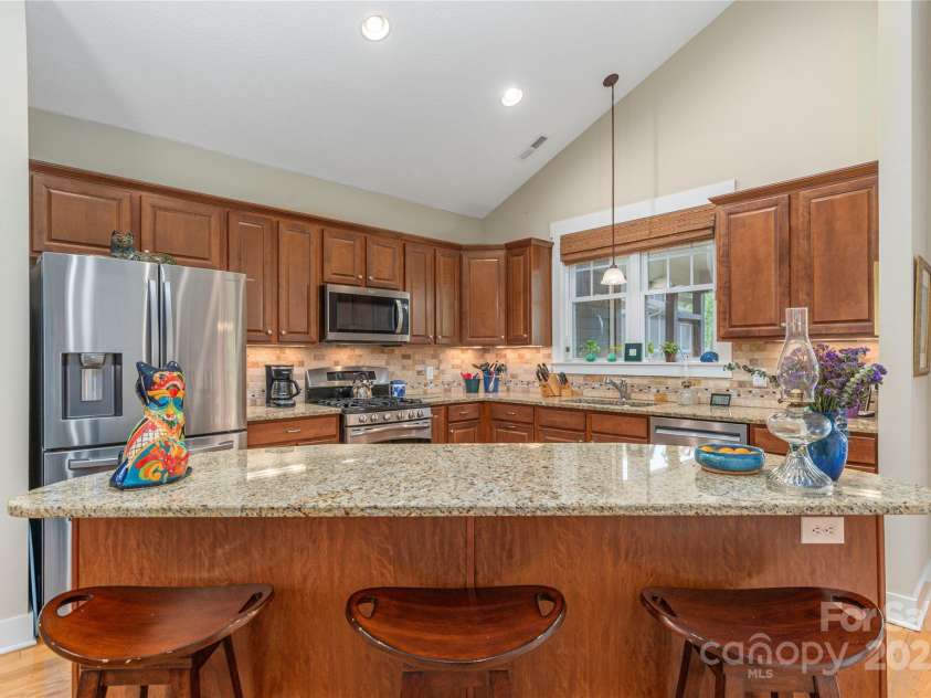 4 Silo View Court, Asheville, NC 28804.  MLS# CAR4237843, YatesRealty ID 12611. 