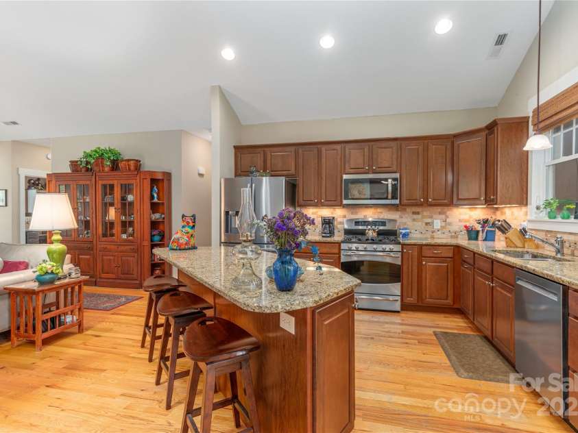 4 Silo View Court, Asheville, NC 28804.  MLS# CAR4237843, YatesRealty ID 12611. 