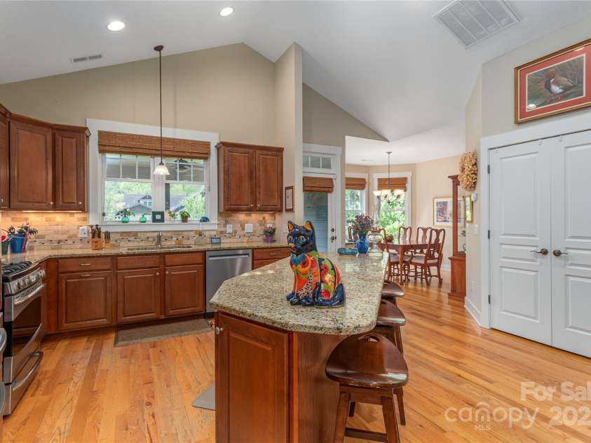 4 Silo View Court, Asheville, NC 28804.  MLS# CAR4237843, YatesRealty ID 12611. 