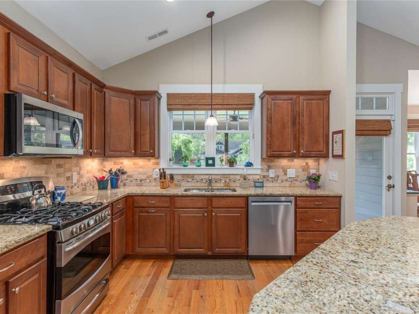 4 Silo View Court, Asheville, NC 28804.  MLS# CAR4237843, YatesRealty ID 12611. 